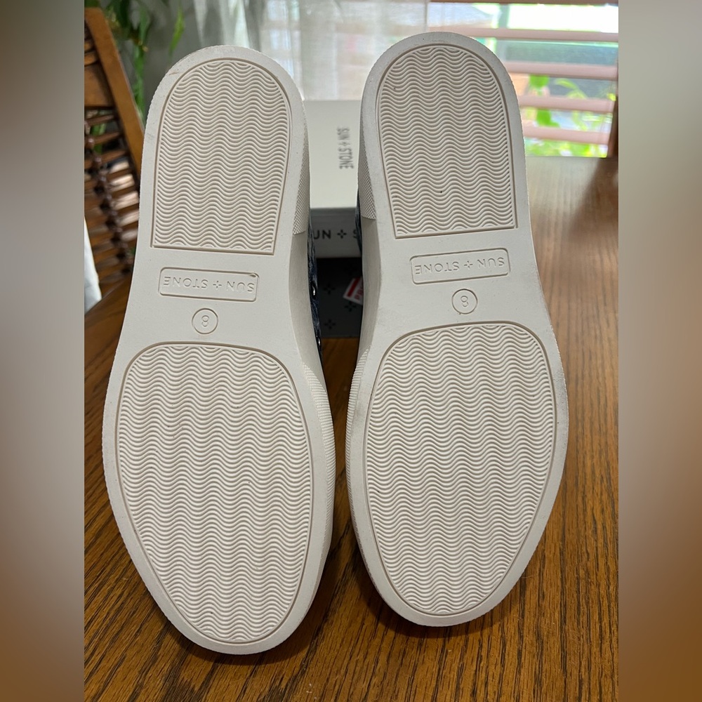 Sneakers - Picture 5 of 5